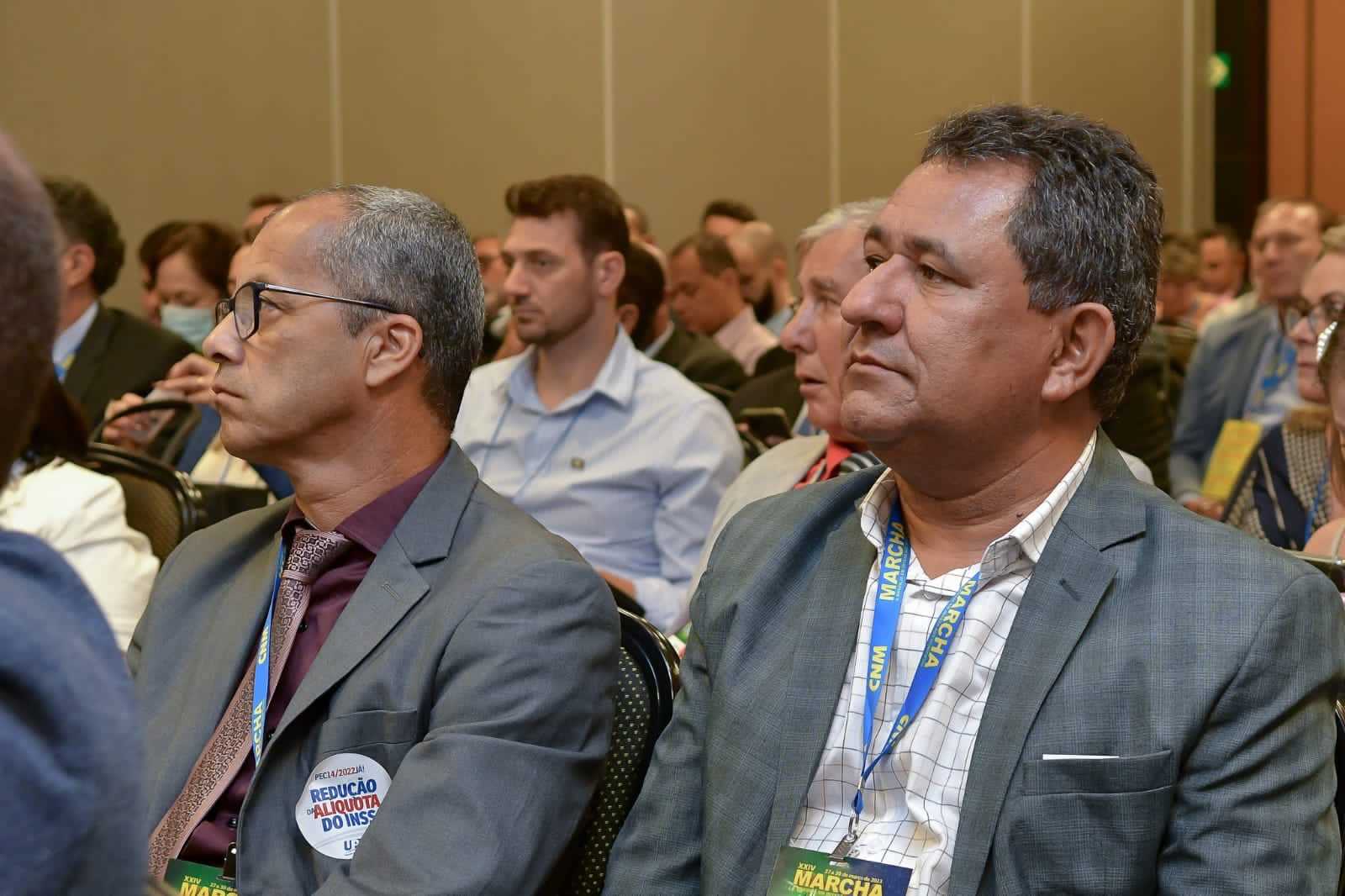 Camacã: Prefeito Paulo do Gás participa em Brasília da 24ª Marcha em defesa dos municípios e recebe emenda de 3 milhões e veículos